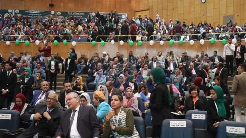 توافد المواطنين على