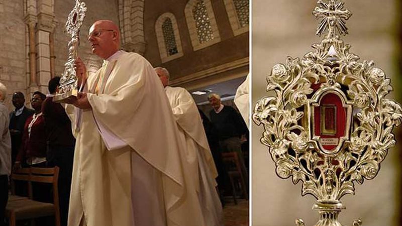 قطعة خشبية من سرير