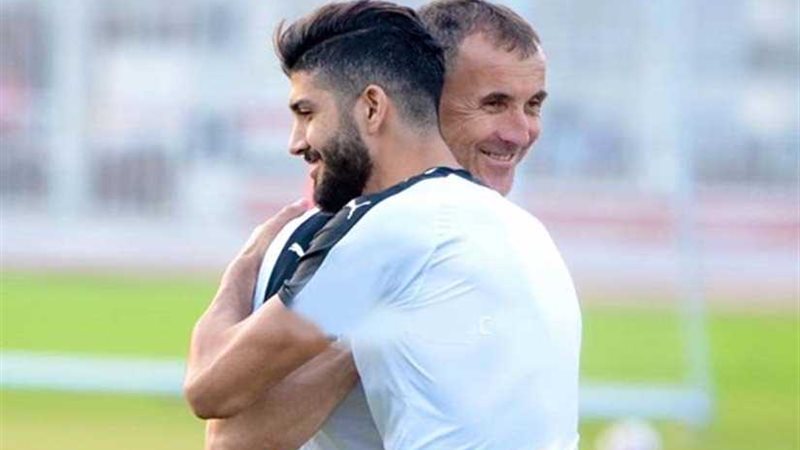 ساسي يدعم ميتشو عقب