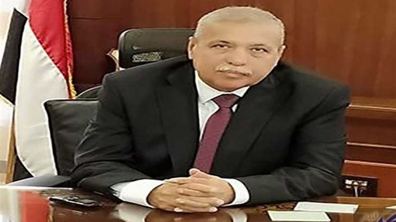 إحالة 8 مسؤولين بميناء