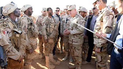 عاجل ..رئيس أركان حرب القوات المسلحة يتفقد مشروع مراكز القيادة 