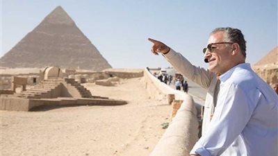 السفير الأمريكي الجديد بالقاهرة يزور الأهرامات