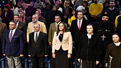 نائب المحافظ تشهد حفل مدرسة الراهبات و تكريم خريجات المدرسة