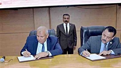 محافظ الوادى الجديد يوقع بروتوكول تعاون لدعم منشآت جامعة الوادى الجديد