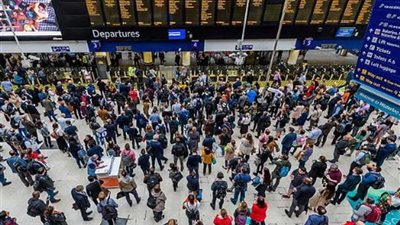 فوضى السكك الحديد ببريطانيا تذل ركاب القطارات (صور)