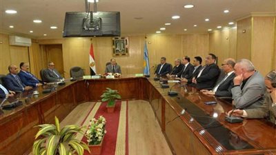 محافظ أسيوط يلتقي أعضاء البرلمان