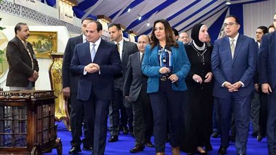 بالصور.. جولة الرئيس التفقدية في معرض منتجات مدينة الأثاث الجديدة