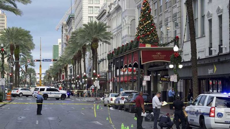 إصابة 11 شخصا في