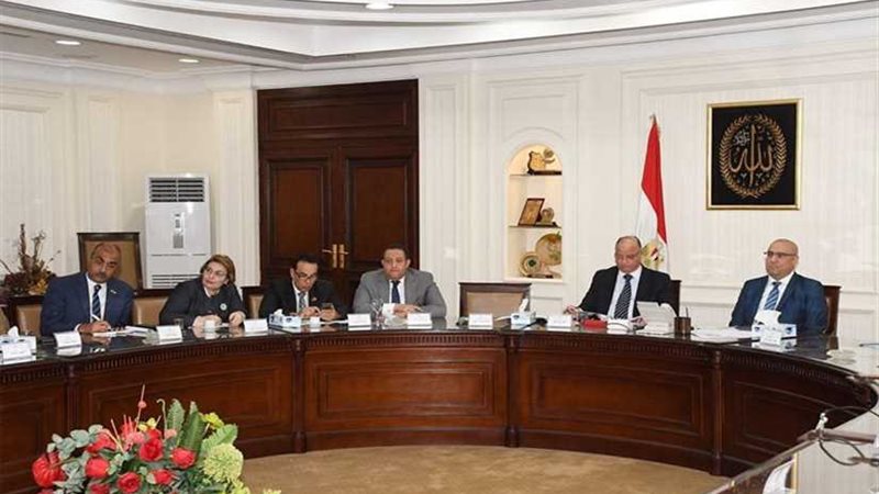 وزير الإسكان ومحافظ