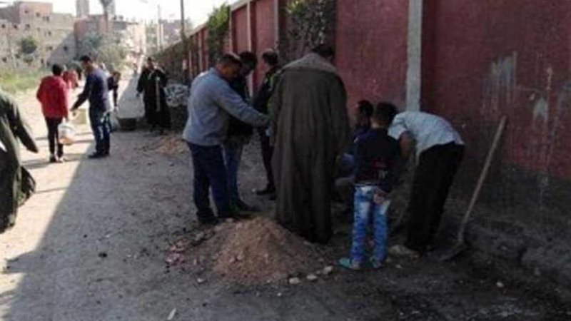 غرس 45 شجرة وصيانة