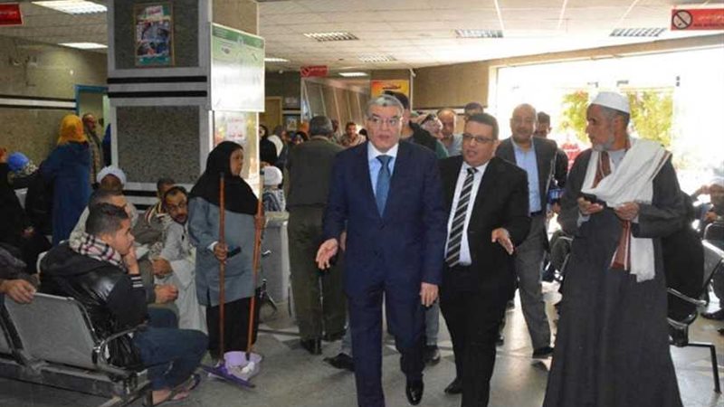 محافظ المنيا للمرضى