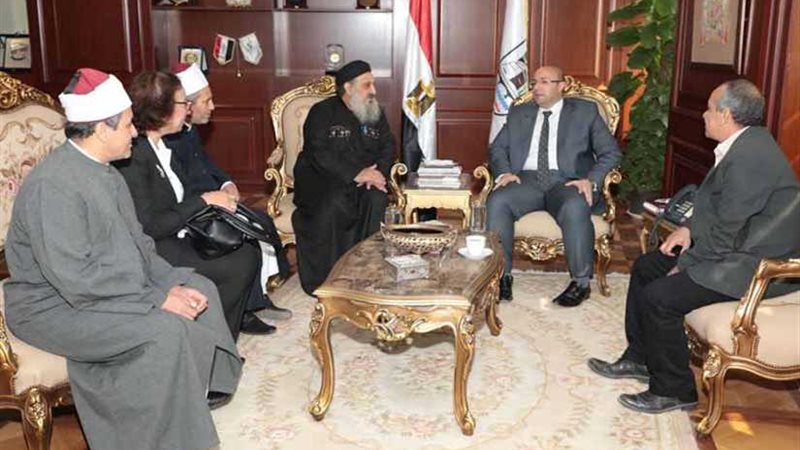 محافظ بني سويف يستقبل