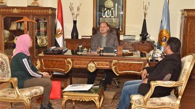 محافظ أسيوط يستعرض تنفيذ مشروعات الإسكان بـ