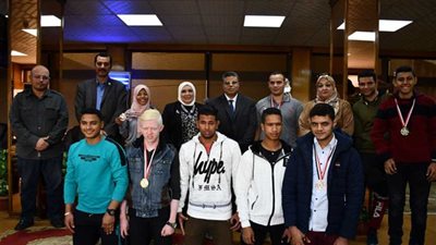 الدكتور ماجدة هجرس تكرم أبطال بارالمبياد جامعة قناة السويس