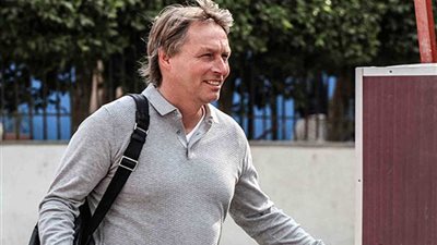 مايكل ليندمان: كارتيرون أخطأ بتدريب الزمالك.. الأجواء غير مستقرة