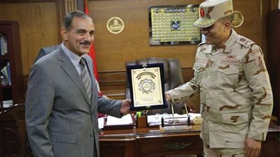 محافظ كفرالشيخ وقائد المنطقة الشمالية العسكرية يبحثان سبل التعاون المشترك