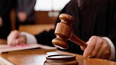 تأجيل محاكمة مسئولين جزائريين سابقين بتهمة الفساد إلى الغد