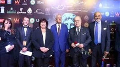 محافظ الإسكندرية ووزيرة الثقافة يطلقان فعاليات مهرجان 