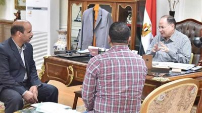 محافظ أسيوط يستعرض معدلات أداء 