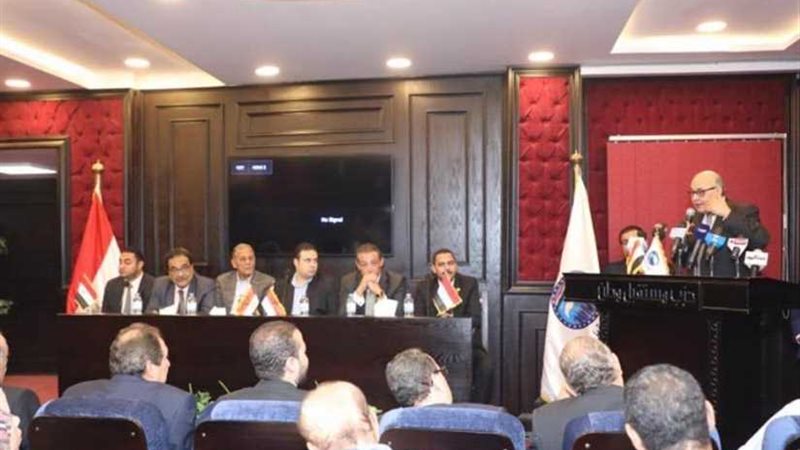 موسى مصطفى: نشارك