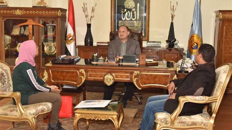 محافظ أسيوط يستعرض