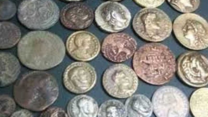 إحباط تهريب 72 عملة