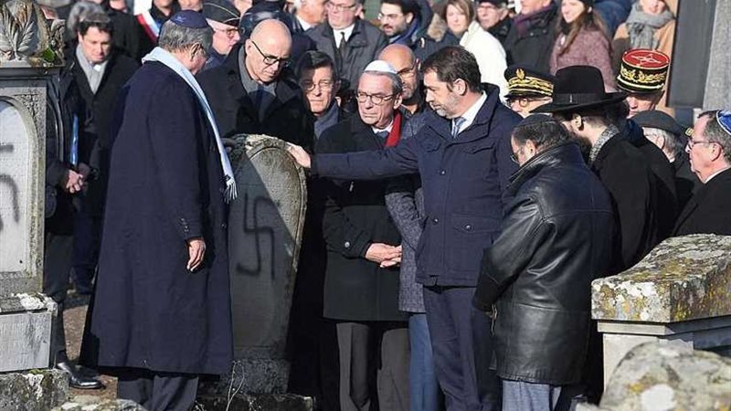 الصليب المعقوف ..شعار