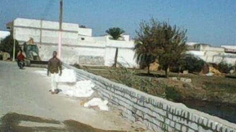 أسوار ولافتات إرشادية