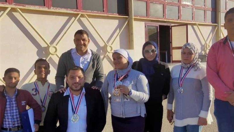 12 ميدالية ذهبية