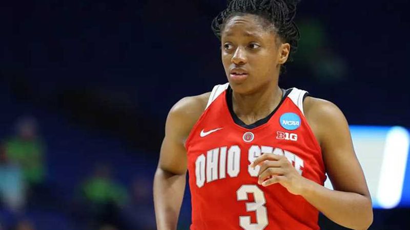 لاعبة سلة الأهلي