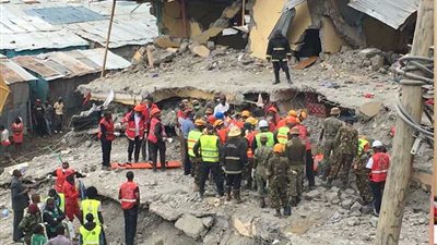 مبنى من 6 طوابق في نيروبي وانقاذ 10 من السكان