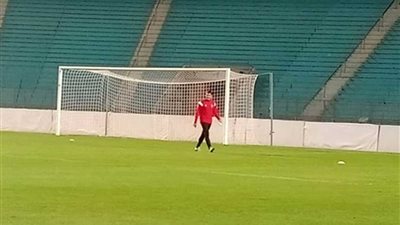 فايلر يتفقد أرضية ملعب السلام قبل مواجهة الهلال