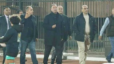 شاهد.. الخطيب يتوجه إلى مدرجات ألتراس الأهلى بعد الهجوم على مجلس الإدارة