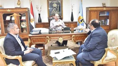 محافظ أسيوط يعلن دعمه الكامل للحركة الثقافية