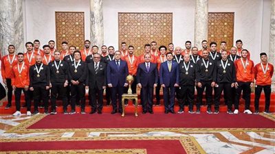 موجز الرابعة ... الرئيس يمنح وسام الرياضة للأبطال الرياضيين ويوجه بتوفير الإمكانات اللازمة لهم