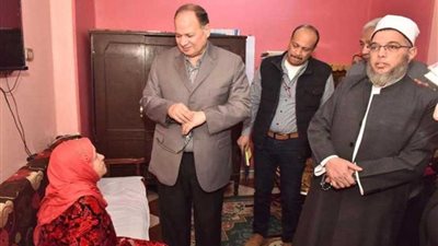 محافظ أسيوط يزور دار الرعاية الاجتماعية للرجال ودار السيدات المسنات لتوزيع الكسوة الشتوية