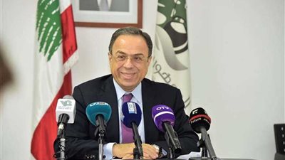 وزير الاقتصاد اللبناني: نحتاج إلى حكومة غالبية أعضائها من 