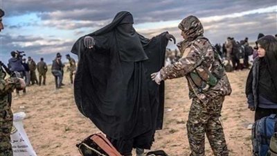 اعتقال داعيشيات حاولن الفرار من مخيم الهول شمال شرق سوريا