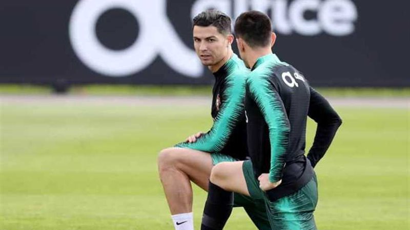 رونالدو وديبالا على