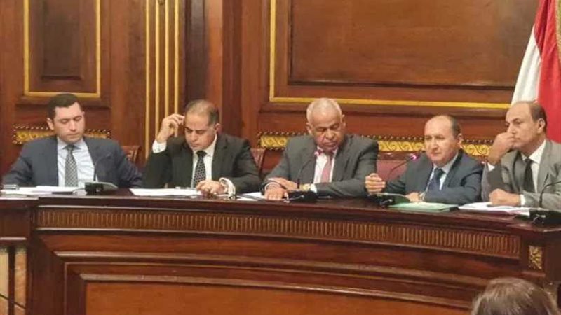 وزير الصناعة أمام