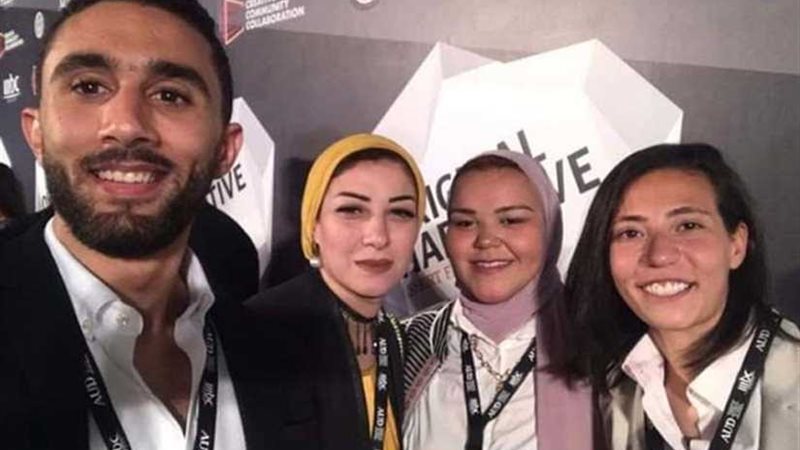 طلاب كلية اللغة والإعلام