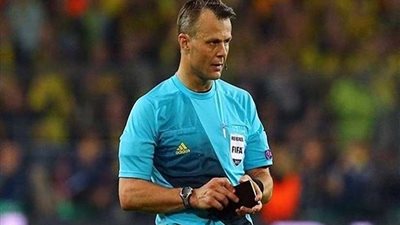 الهولندي كويبرس يدير مباراة إنترميلان وبرشلونة بدوري الأبطال