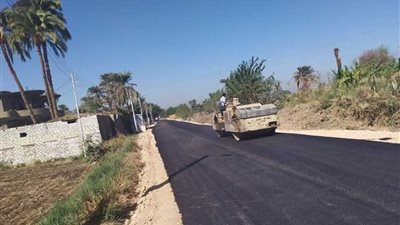 محافظ أسيوط يوجه رؤساء المراكز والأحياء بسرعة إنهاء رصف وتأهيل الطرق