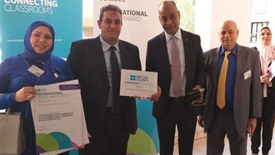 لحصولها على جائزة دولية.. نائب وزير التربية والتعليم يكرم مدرسة كفر الجمال الرسمية للغات بطوخ