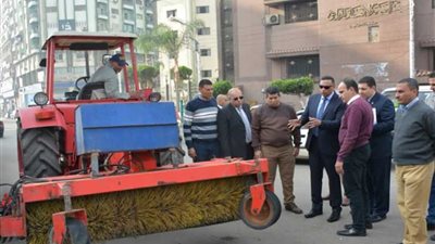 محافظ الدقهلية يتفقد معدات النظافة الجديدة