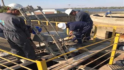 مياه أسيوط تواصل خطتها الدورية تطهير محطة نزلة عبد اللاه المرشحة