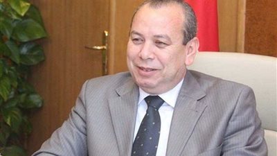 محافظ كفرالشيخ يسلم 4 تأشيرات رحلات عمرة تكريماً لحفظة القرآن الكريم بمدارس نهر الخير