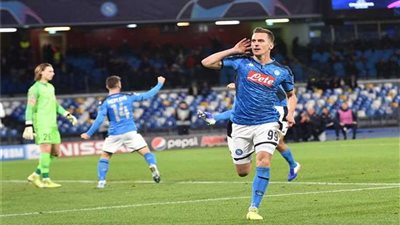 نابولي يفوز على جينك برباعية نظيفة ويتأهل لدور الـ16 من أبطال أوروبا