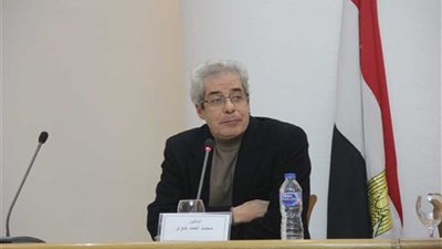 في ندوة 