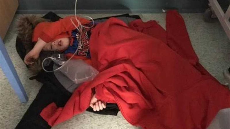 طفل مصاب بالأنفلونزا